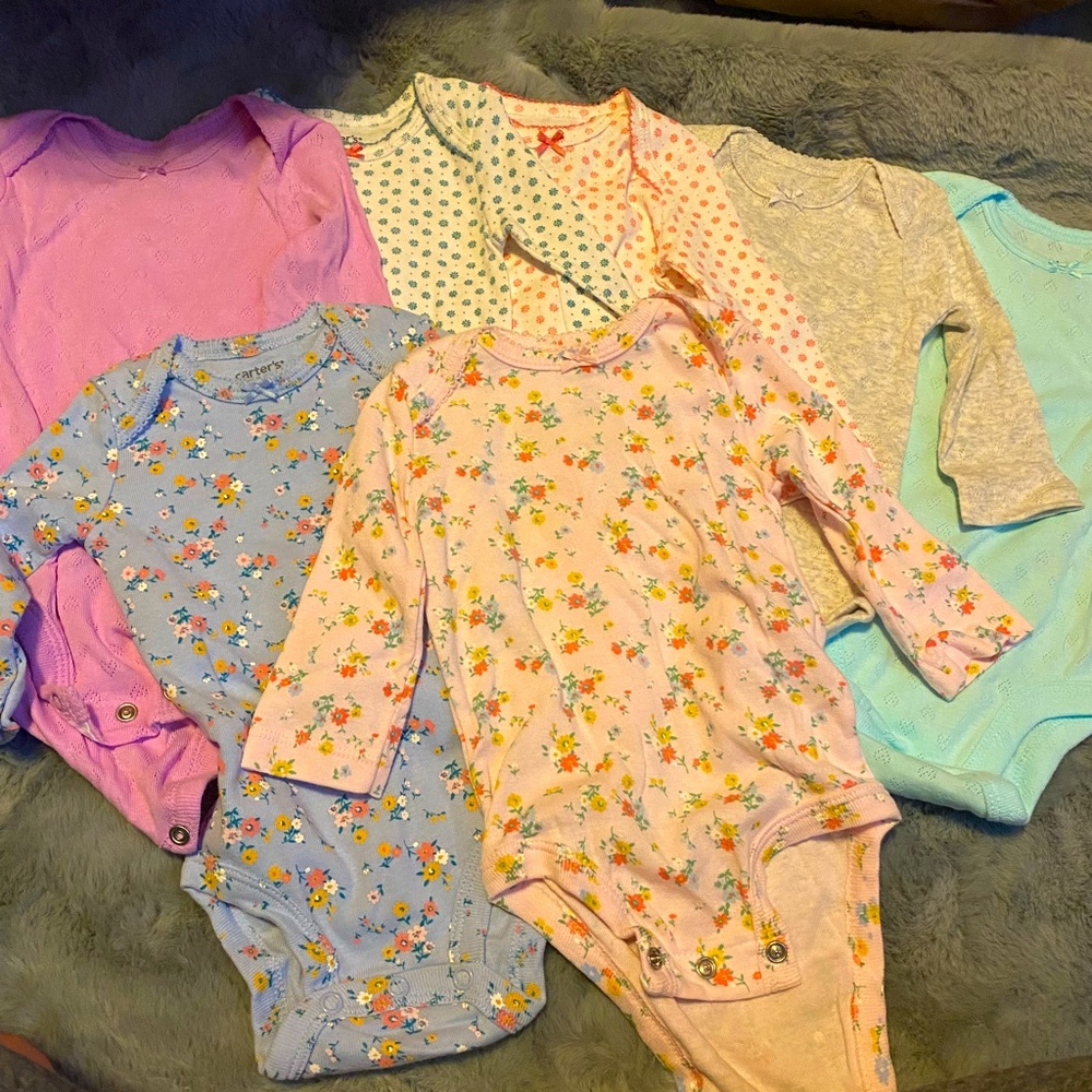 Carter’s 7 pack onesies- size 3 months